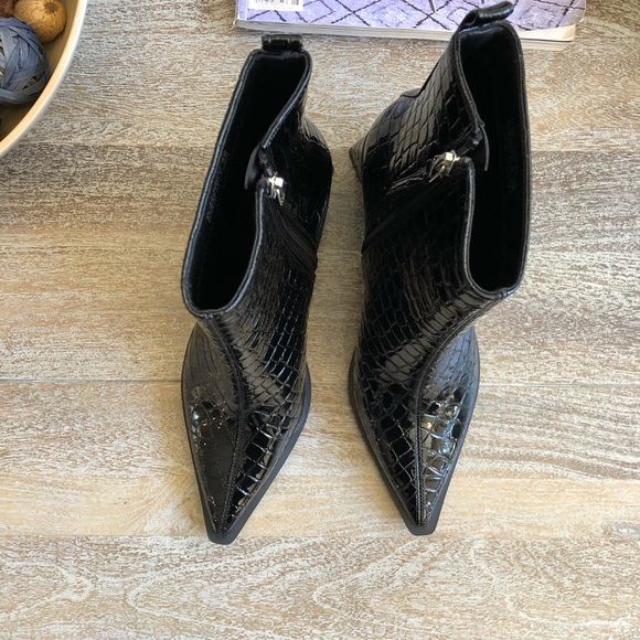 Topshop Black Croc-Embossed Ankle Boots - Picture 4 of 8